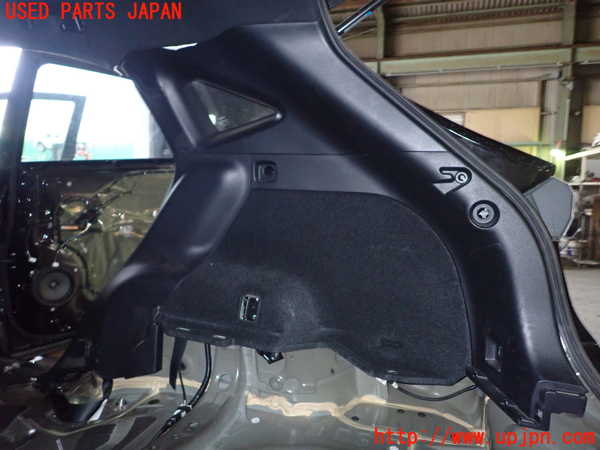 1UPJ-9234177675]ハリアー(ZSU60W)右リアピラートリム 中古_2