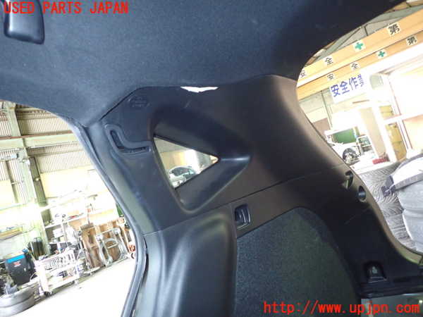 1UPJ-9234177675]ハリアー(ZSU60W)右リアピラートリム 中古_5