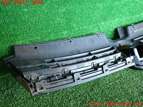 2UPJ-9234191050]VW ゴルフ(AUCJZ)ラジエターグリル 中古_4