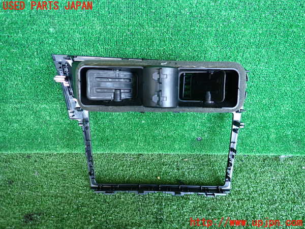 2UPJ-9234197526]VW ゴルフ(AUCJZ)エアコン吹き出し口1 (真中) 中古_4