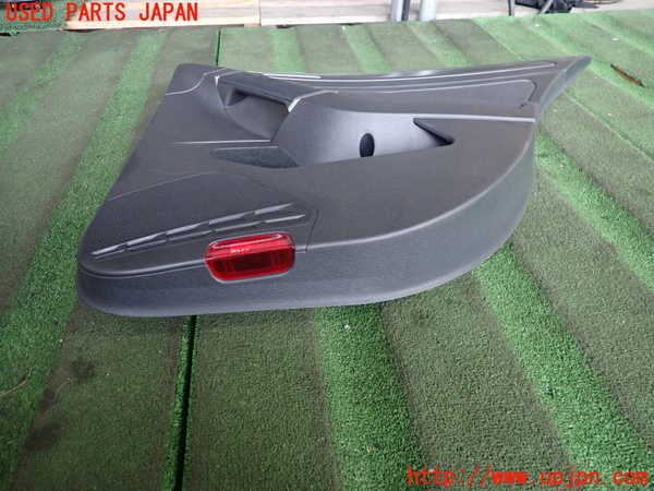 2UPJ-9234191294]VW ゴルフ(AUCJZ)右後ドア内張り 中古_3