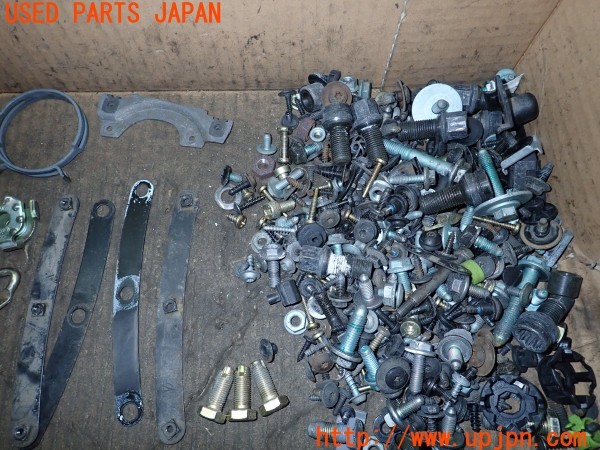 3UPJ=9234220720]VW ニュービートル ターボ(9CAWU)前期 ネジ・ナット・ステー類 セット ジャンク_4