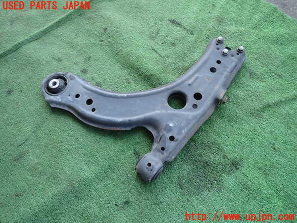 2UPJ-9234225176]VW ニュービートル(9CAWU)右フロントロアアーム1 中古_2