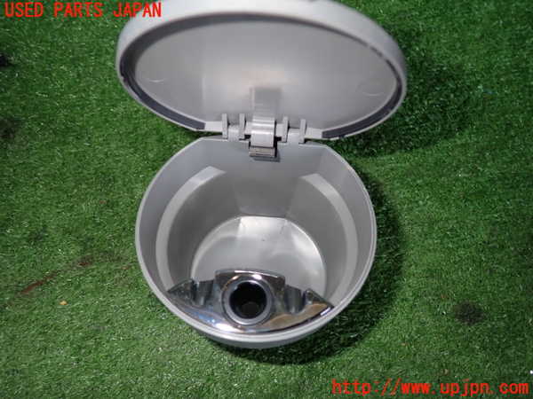 2UPJ-9234227821]VW ニュービートル(9CAWU)灰皿1 中古_3