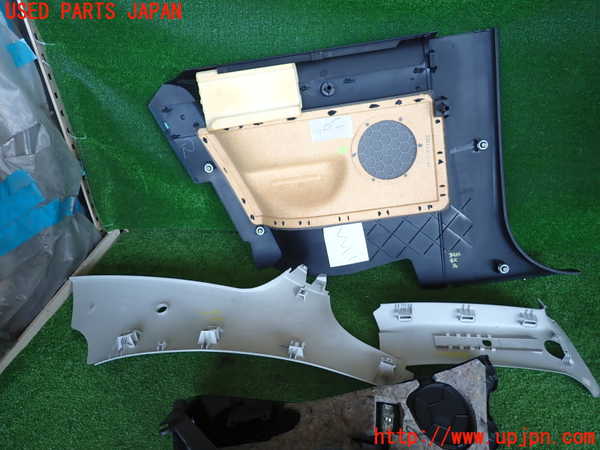 2UPJ-9234227675]VW ニュービートル(9CAWU)右リアピラートリム 中古_5