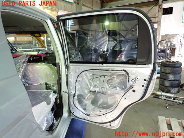 1UPJ-9234231290]ポルテ(NSP141)右後ドア 中古 AGC M2L3 43R-007953_5