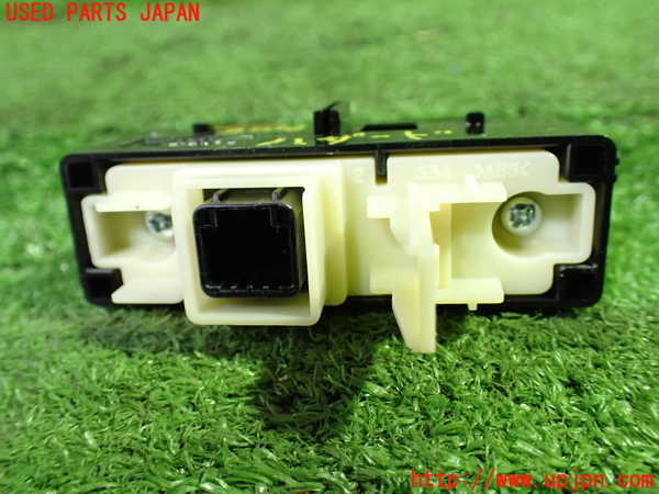 1UPJ-9234236290]ポルテ(NSP141)ハザードスイッチ 中古_2