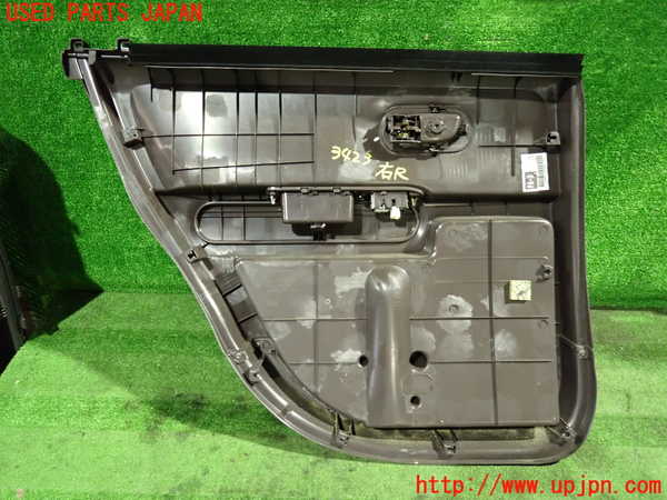 1UPJ-9234231294]ポルテ(NSP141)右後ドア内張り 中古_4