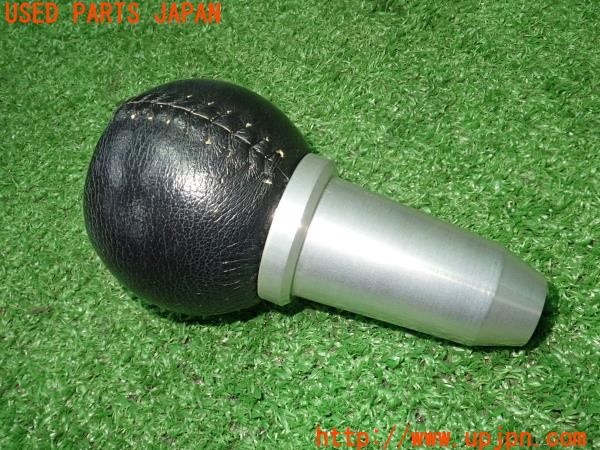 3UPJ=9234240614]フィアット 500(31209)純正 レザー シフトノブ 中古_3