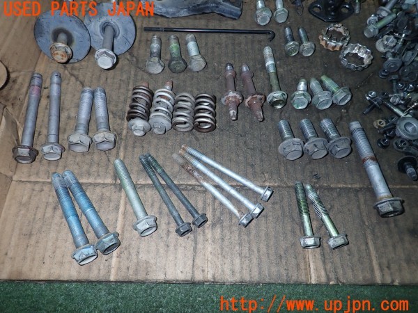 3UPJ=9234250720]セレナ ハイウェイスター プロパイロットエディション(GFC27)ネジ・ナット・ステー類 ジャンク_3