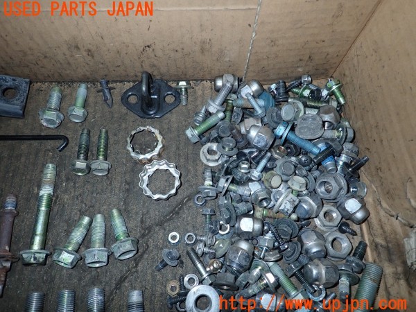 3UPJ=9234250720]セレナ ハイウェイスター プロパイロットエディション(GFC27)ネジ・ナット・ステー類 ジャンク_4