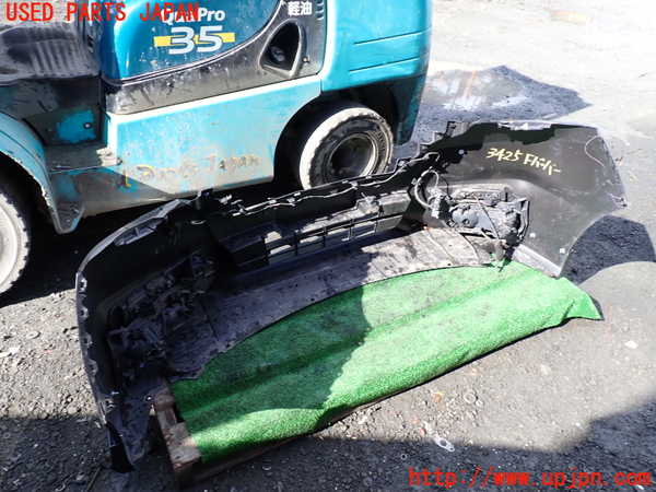 1UPJ-9234251010]セレナ(GFC27)フロントバンパー (ジャンク品) 中古_5