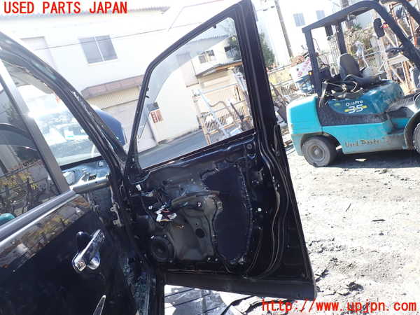1UPJ-9234251230]セレナ(GFC27)右前ドア (ジャンク品) 中古_5