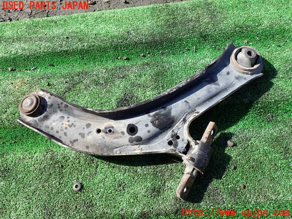 1UPJ-9234255186]セレナ(GFC27)左フロントロアアーム1 中古_2