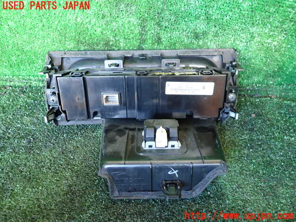 1UPJ-9234256066]セレナ(GFC27)エアコンスイッチ1 中古_3