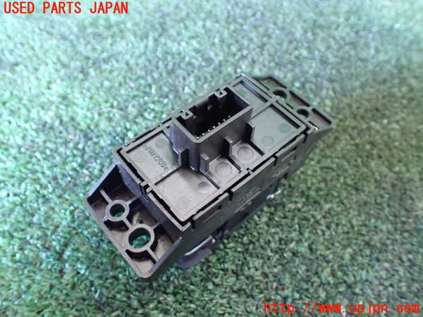 1UPJ-9234256307]セレナ(GFC27)スイッチ2 中古_2