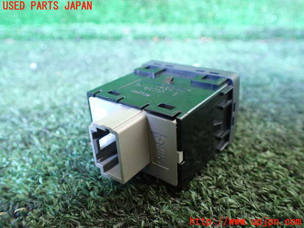 1UPJ-9234256309]セレナ(GFC27)スイッチ4 中古_2