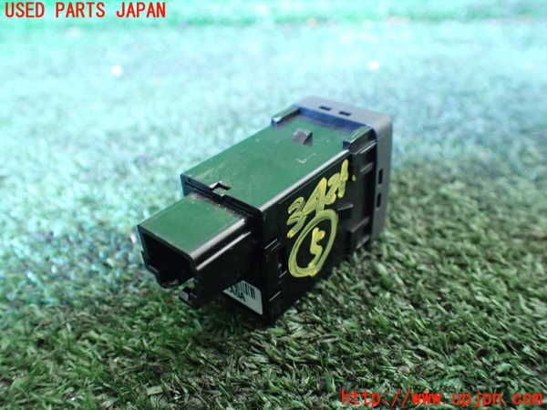 1UPJ-9234256310]セレナ(GFC27)スイッチ5 中古_2