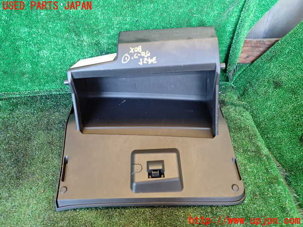 1UPJ-9234257516]セレナ(GFC27)グローブボックス1 中古_3