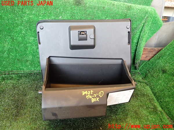 1UPJ-9234257516]セレナ(GFC27)グローブボックス1 中古_4