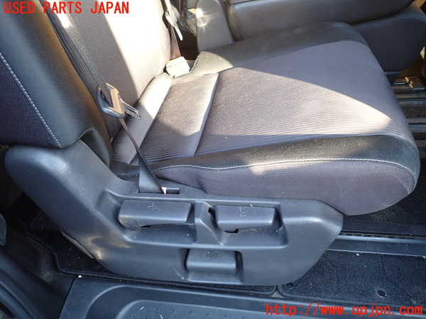 1UPJ-9234257145]セレナ(GFC27)右2列目シート 中古_4