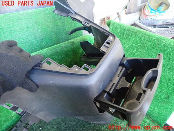 1UPJ-9234257549]セレナ(GFC27)コンソール 中古_2