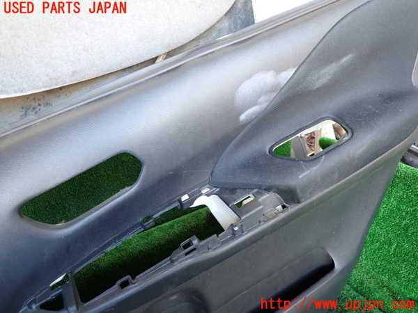 1UPJ-9234251234]セレナ(GFC27)右前ドア内張り (ジャンク品) 中古_2