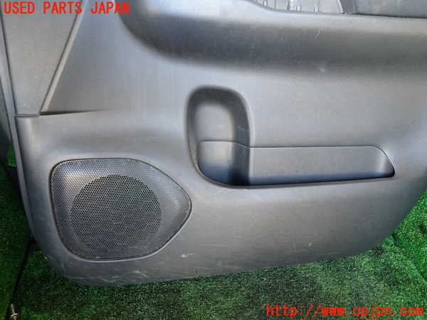 1UPJ-9234251234]セレナ(GFC27)右前ドア内張り (ジャンク品) 中古_4