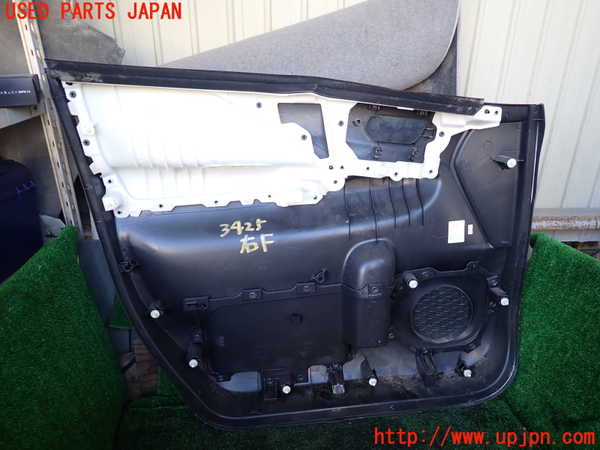 1UPJ-9234251234]セレナ(GFC27)右前ドア内張り (ジャンク品) 中古_5