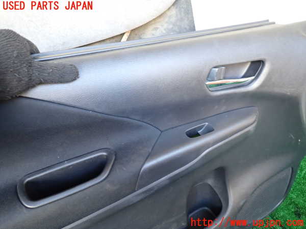 1UPJ-9234251264]セレナ(GFC27)左前ドア内張り 中古_2