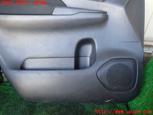 1UPJ-9234251264]セレナ(GFC27)左前ドア内張り 中古_3