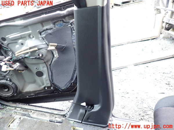 1UPJ-9234257665]セレナ(GFC27)右センターピラートリム 中古_3