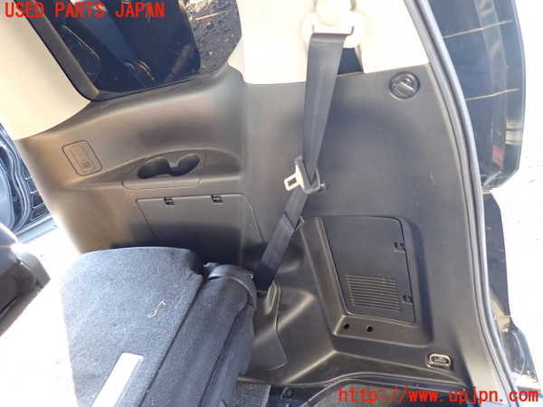 1UPJ-9234257675]セレナ(GFC27)右リアピラートリム 中古_4