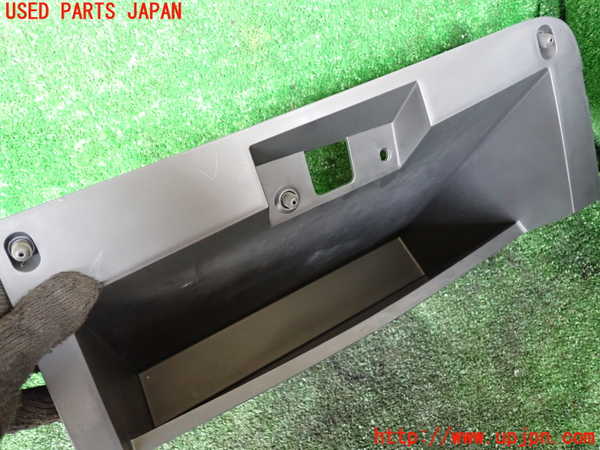 1UPJ-9234267516]セレナ e-POWER(HFC27)グローブボックス1 中古_2