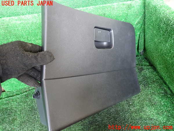 1UPJ-9234267517]セレナ e-POWER(HFC27)グローブボックス2 中古_2