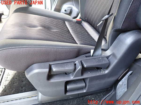 1UPJ-9234267175]セレナ e-POWER(HFC27)左2列目シート 中古_4