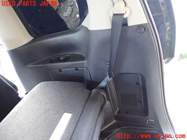 1UPJ-9234267675]セレナ e-POWER(HFC27)右リアピラートリム 中古_4