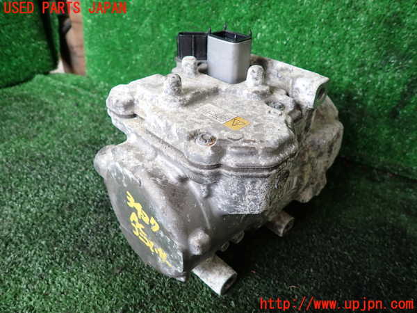 1UPJ-9234276025]ヴェルファイアハイブリッド(ATH20W)エアコンコンプレッサー 中古_2