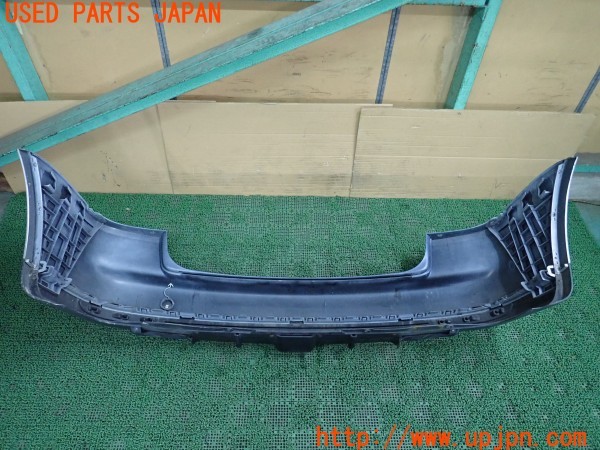 3UPJ=9234300058]VW ゴルフトゥーラン TSI ハイライン(1TBLG)純正加工 リアバンパー 社外ディフューザー付き 中古_4