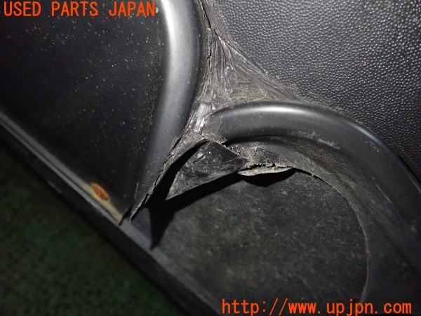 3UPJ=9234300058]VW ゴルフトゥーラン TSI ハイライン(1TBLG)純正加工 リアバンパー 社外ディフューザー付き 中古_5