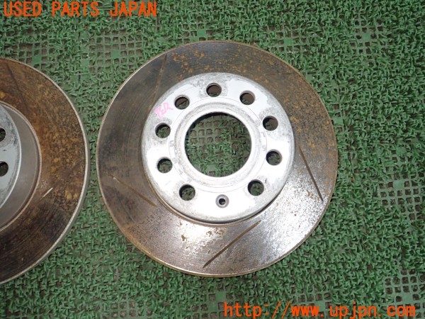 3UPJ=9234300305]VW ゴルフトゥーラン TSI ハイライン(1TBLG)純正 リアディスクローター スリット入り 中古_3