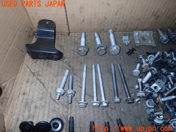 3UPJ=9234300720]VW ゴルフトゥーラン TSI ハイライン(1TBLG)ネジ・ナット・ステー類 セット ジャンク_2