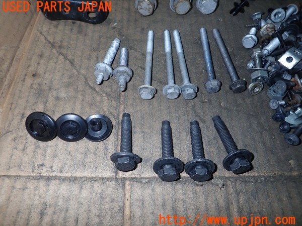 3UPJ=9234300720]VW ゴルフトゥーラン TSI ハイライン(1TBLG)ネジ・ナット・ステー類 セット ジャンク_3