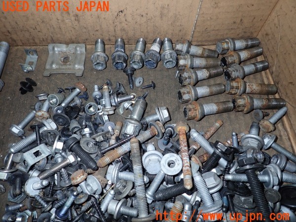 3UPJ=9234300720]VW ゴルフトゥーラン TSI ハイライン(1TBLG)ネジ・ナット・ステー類 セット ジャンク_4