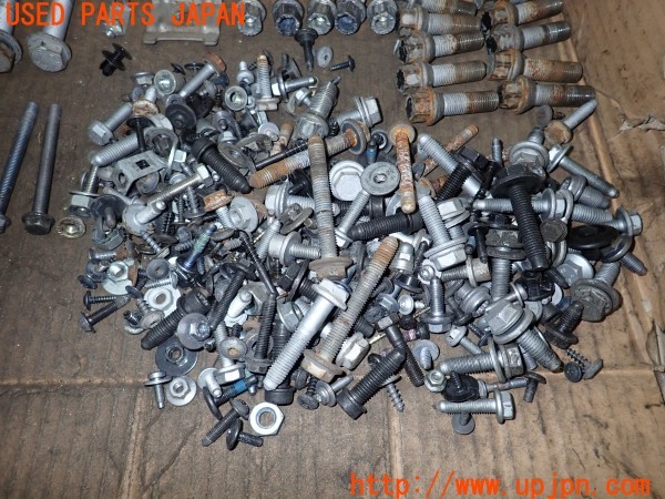 3UPJ=9234300720]VW ゴルフトゥーラン TSI ハイライン(1TBLG)ネジ・ナット・ステー類 セット ジャンク_5