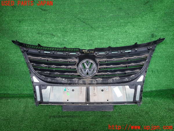 2UPJ-9234301050]VW ゴルフ トゥーラン(1TBLG)ラジエターグリル 中古_2