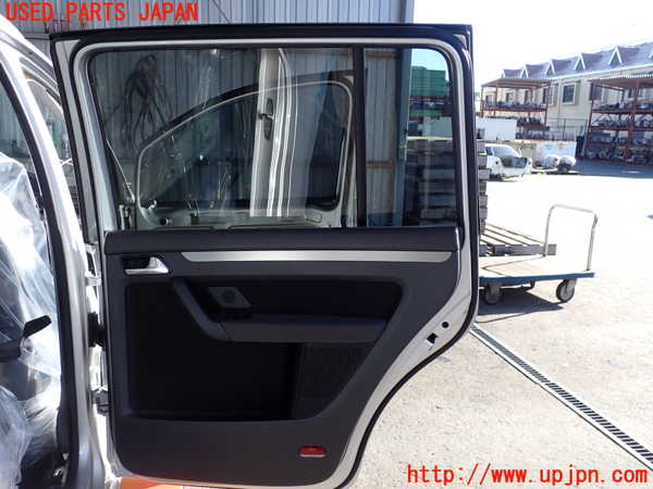 2UPJ-9234301290]VW ゴルフ トゥーラン(1TBLG)右後ドア 中古 PILKINGTON M5532 43R-001595_4