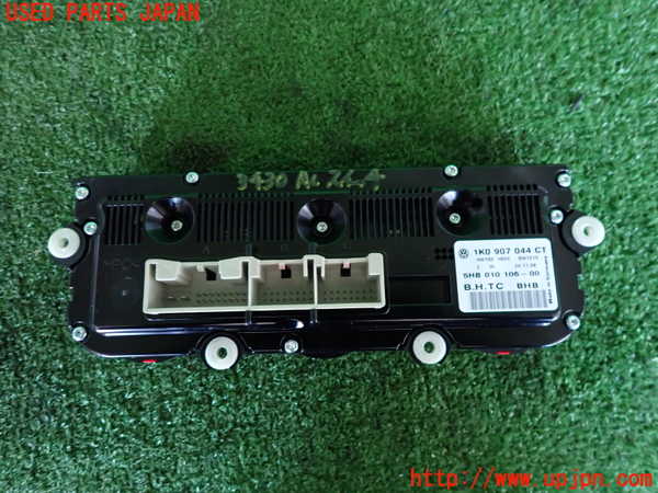 2UPJ-9234306066]VW ゴルフ トゥーラン(1TBLG)エアコンスイッチ1 中古_2