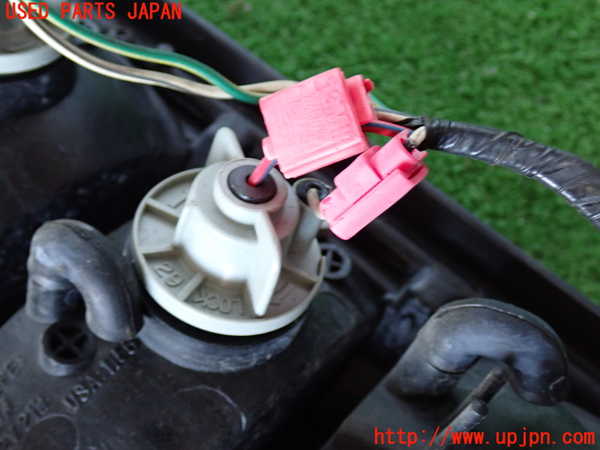 2UPJ-9234321536]ランクル80系(FZJ80G)左テールランプ 中古_3