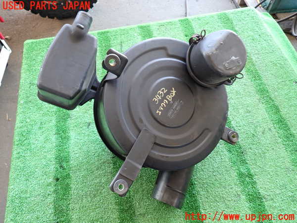 2UPJ-9234322560]ランクル80系(FZJ80G)エアクリーナーボックス 中古_3
